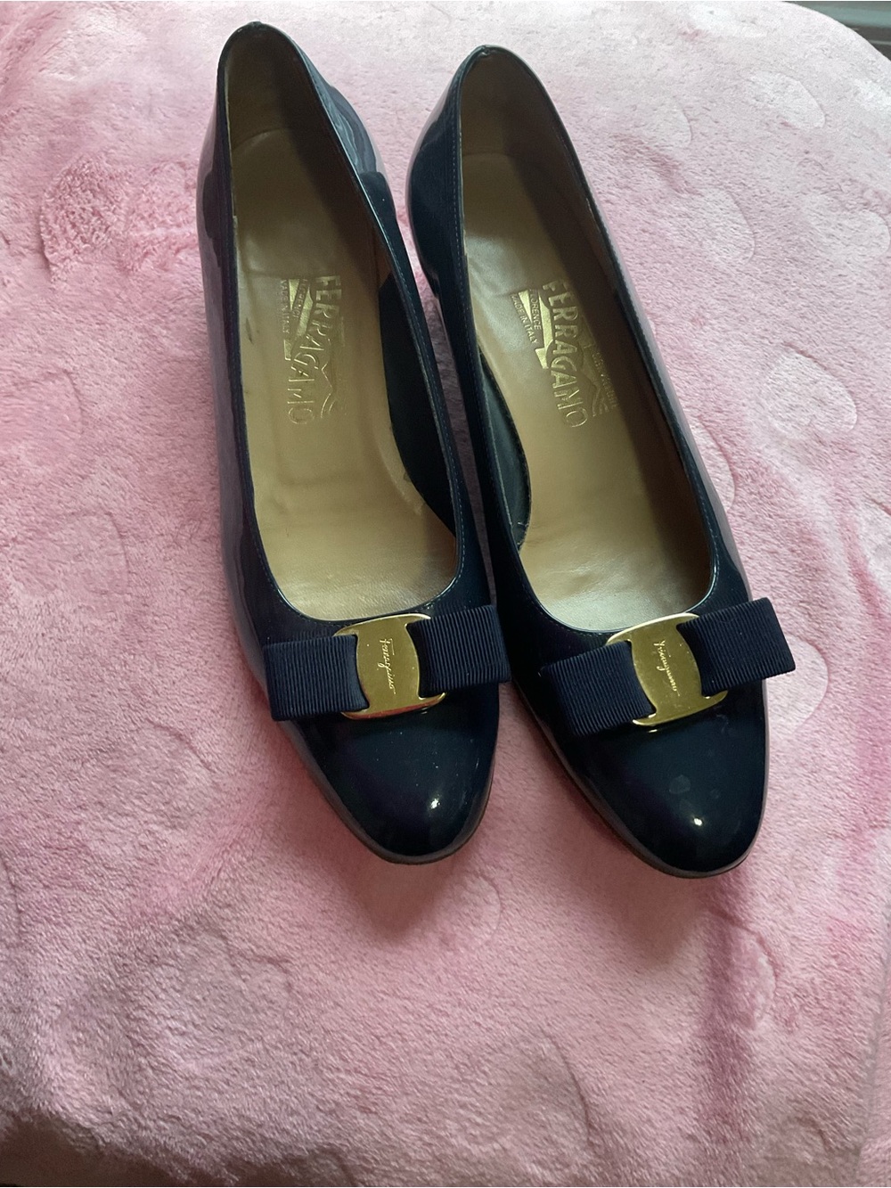 Salvatore Ferragamo Navy Vara Bow Flats with Gold Logo 8.5C